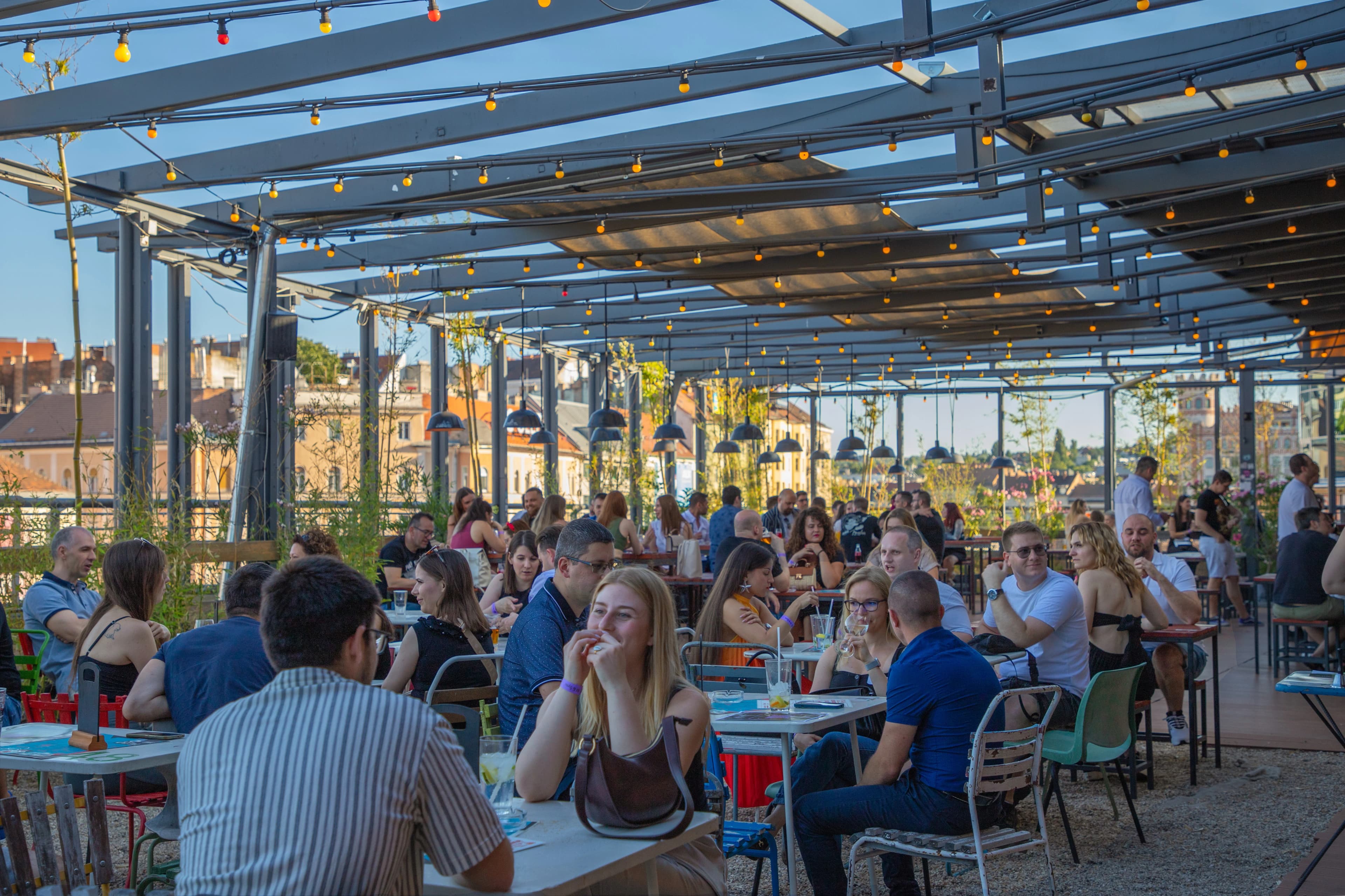 1 esemény, 100+ szingli