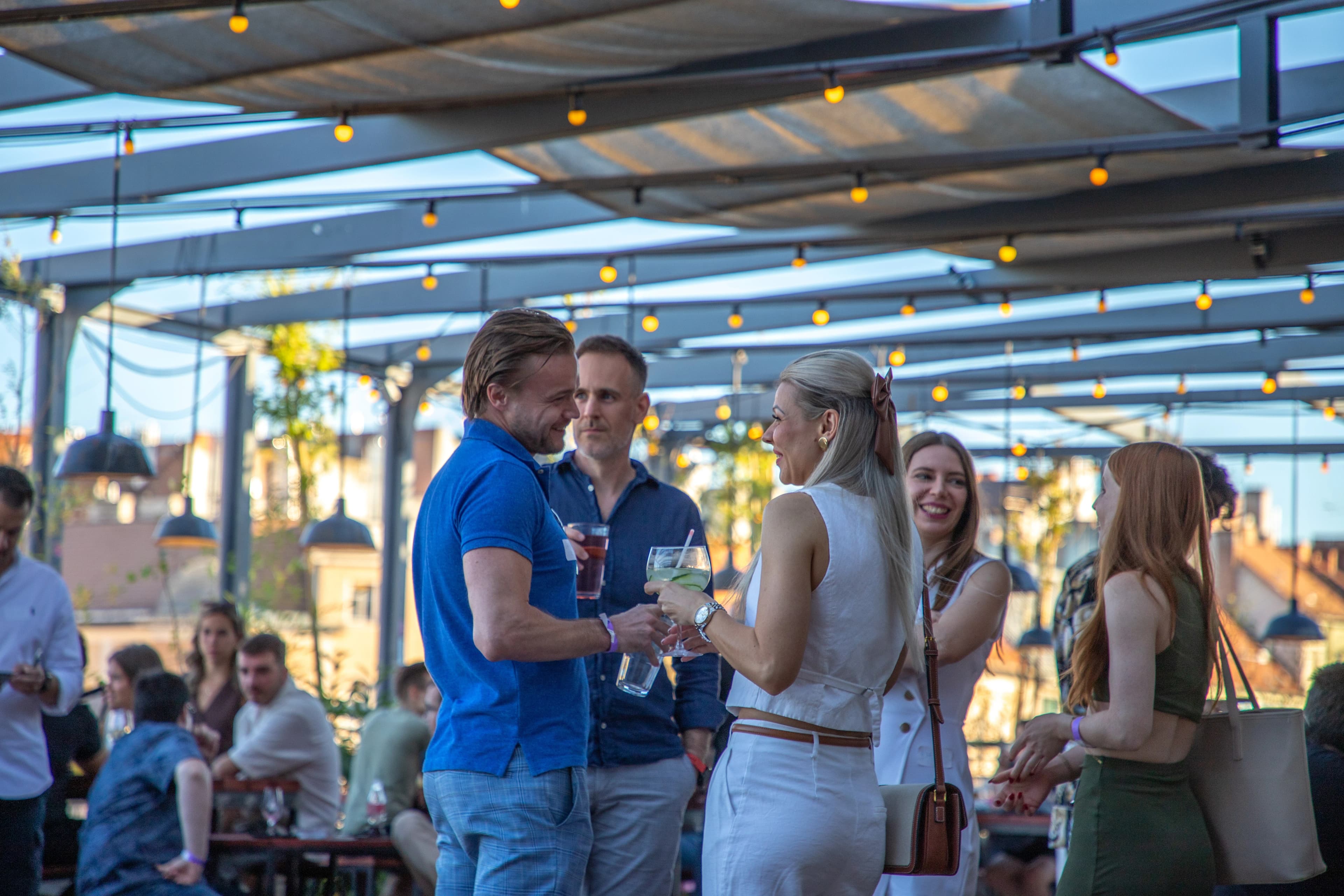 Találkozás élőben. Matchelés utána.